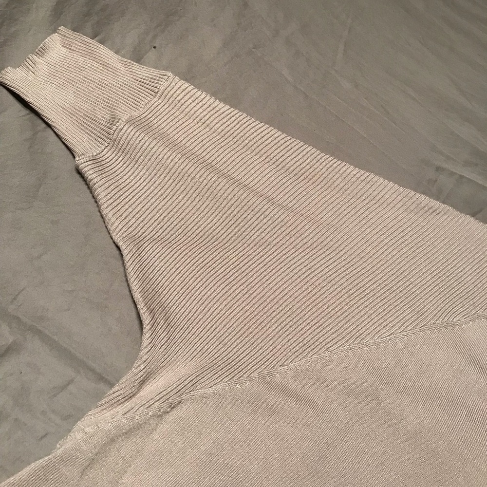 Sweater - Picture 4 of 5